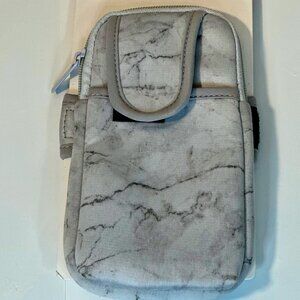 MyTagAlongs Arm Band Fits Most Smart Phones & Inner Pocket Black/White